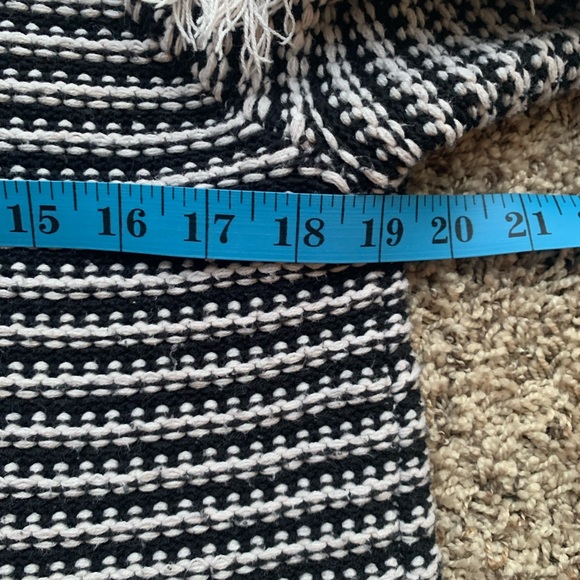 KNOX ROSE Open Cardigan long fringed sleeves black cream stripes Sz M Boho Style - Picture 7 of 11